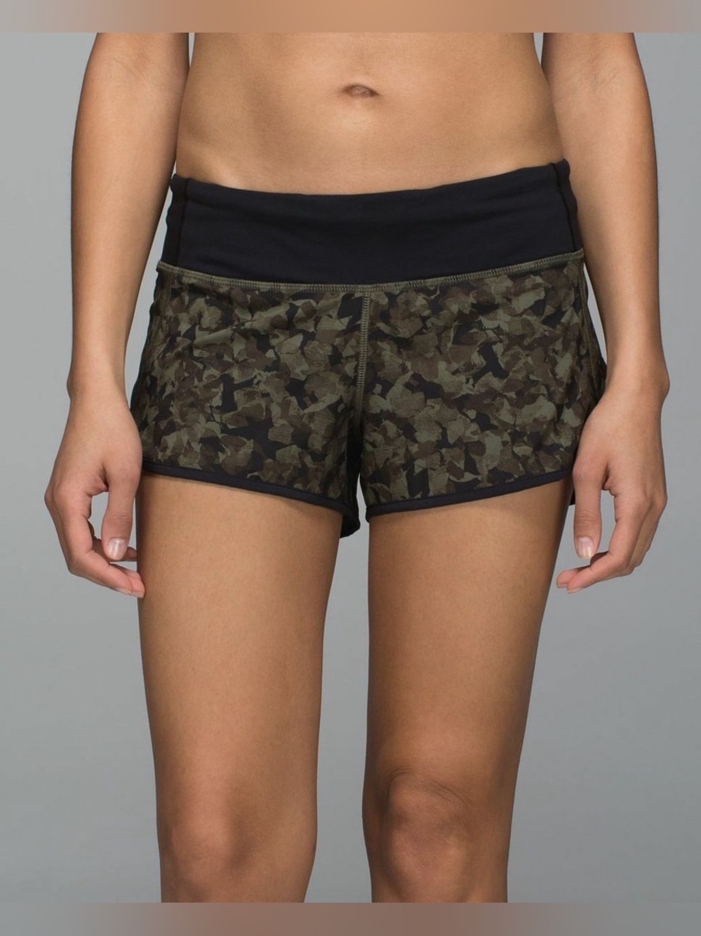 Lululemon Speed Shorts in Mystic Jungle Fatigue Green & Black | Size 8
